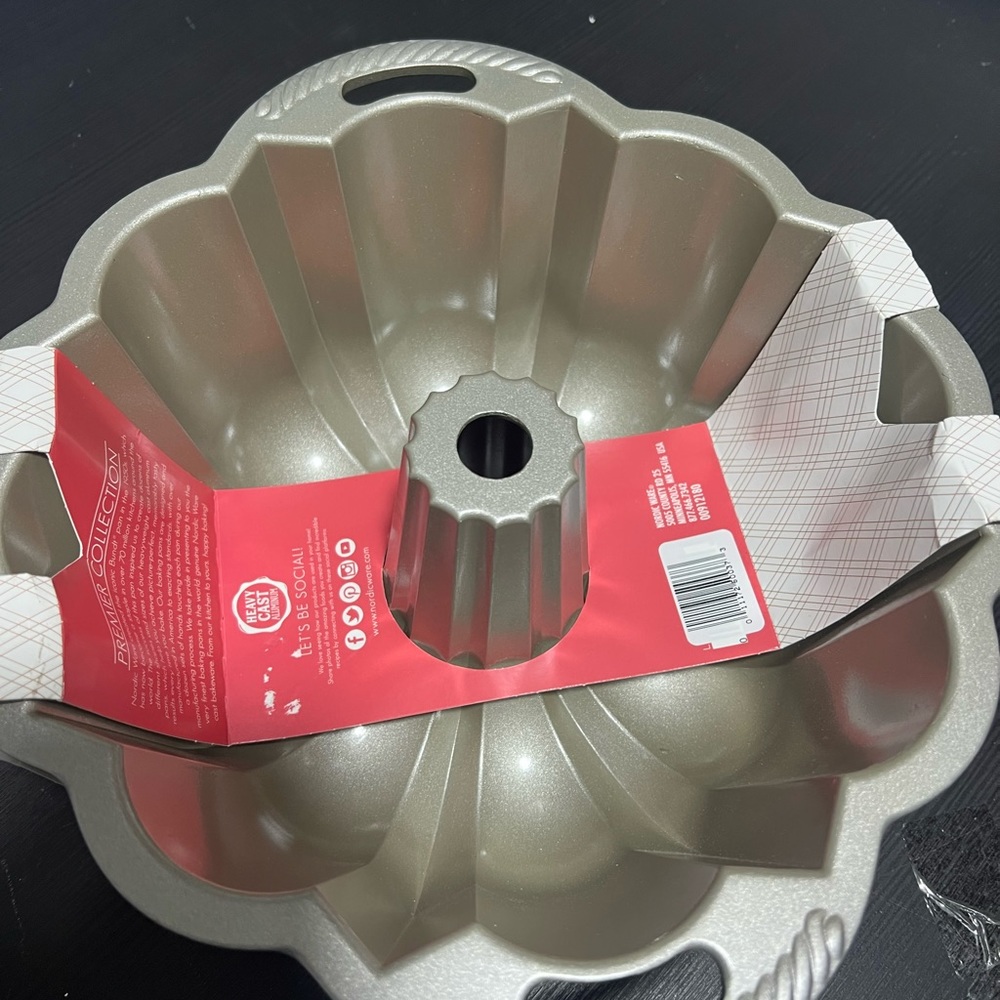 Nordic Ware NORDIC WARE For 10-15Cup(2.4-3.5 liters) Cake Bundt Anniversary Pan - Picture 5 of 10